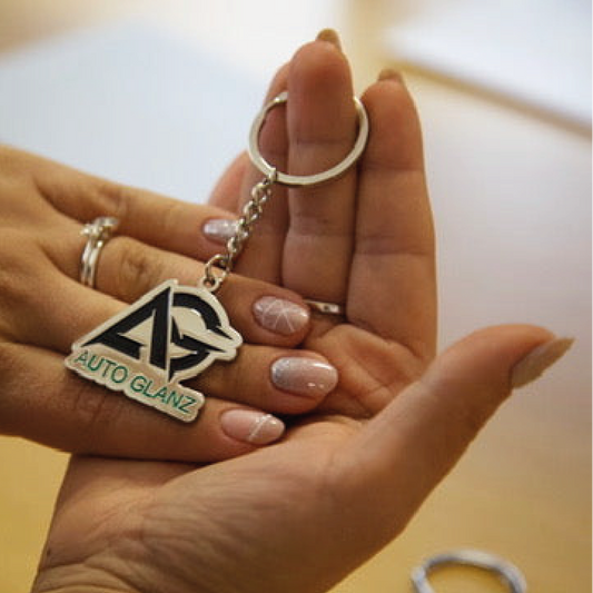 Kovový prívesok na kľúče s logom Auto Glanz